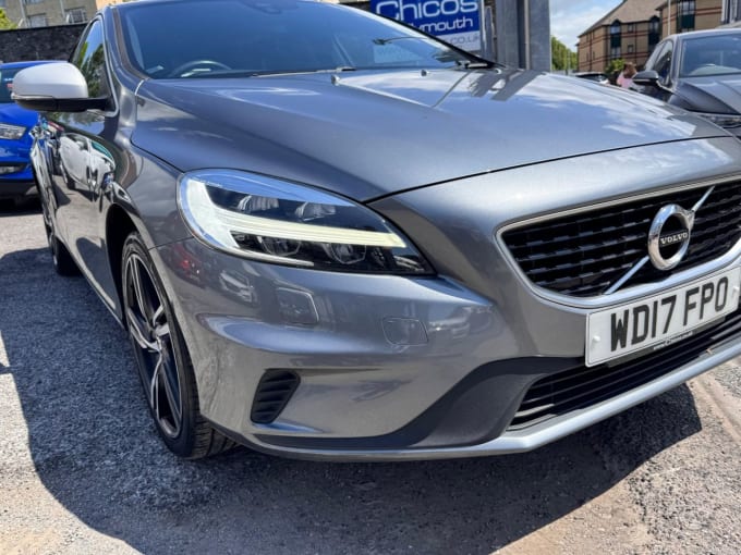 2025 Volvo V40