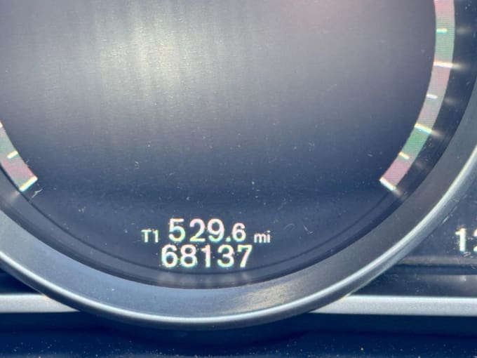 2025 Volvo V40