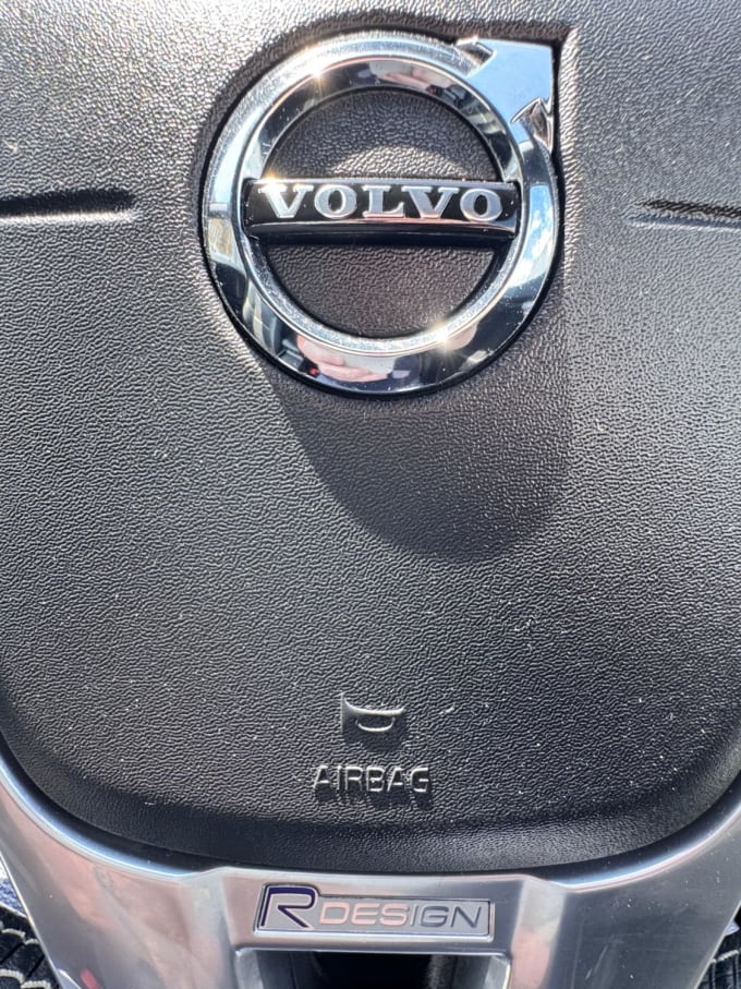 2025 Volvo V40