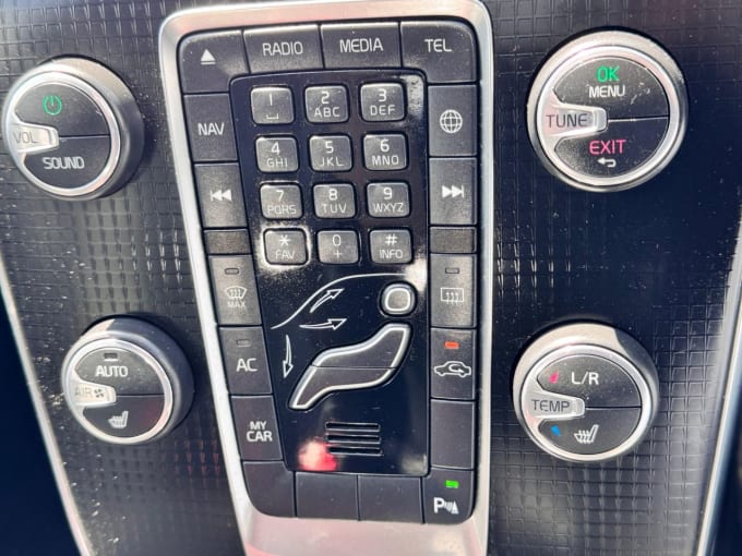 2025 Volvo V40