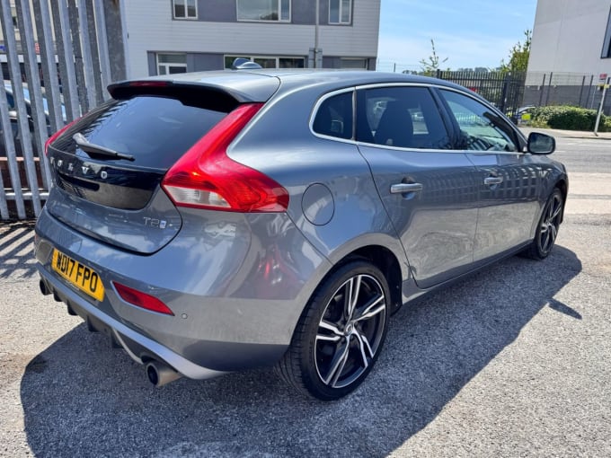 2025 Volvo V40