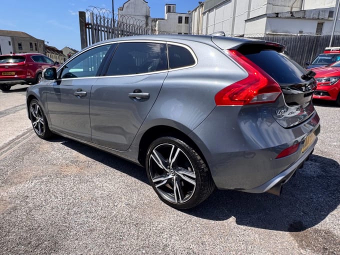2025 Volvo V40
