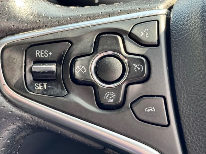 2025 Vauxhall Insignia