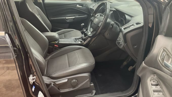 2025 Ford Kuga