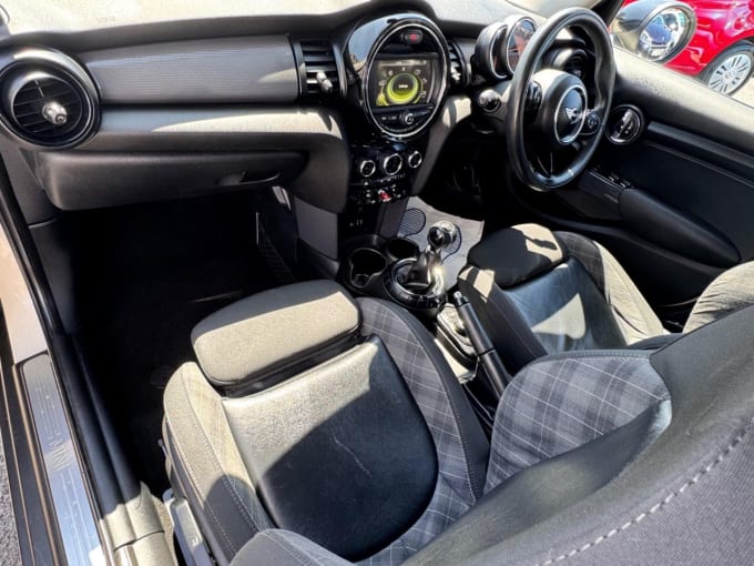 2025 Mini Hatch