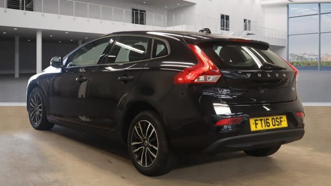 2025 Volvo V40