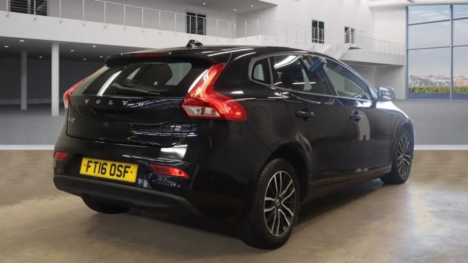 2025 Volvo V40