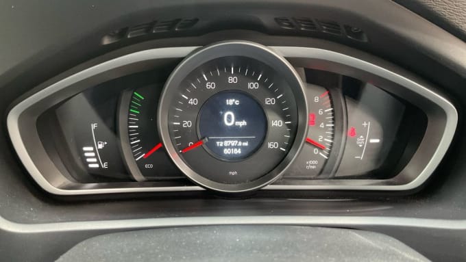 2025 Volvo V40