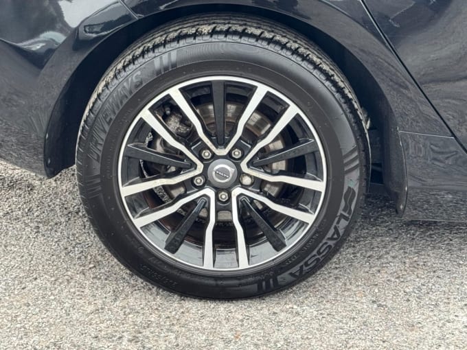 2025 Volvo V40