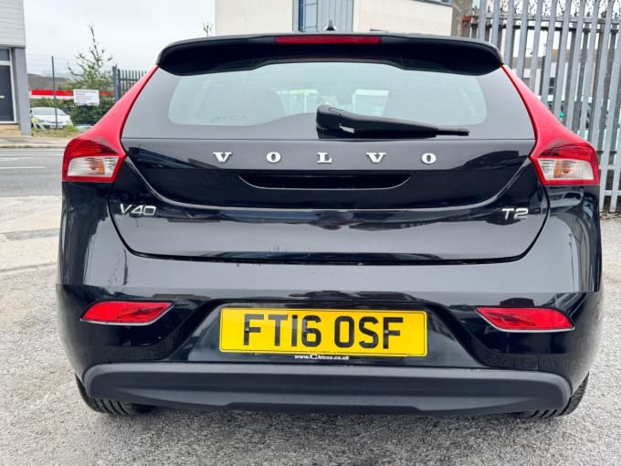 2025 Volvo V40