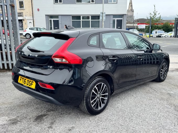 2025 Volvo V40
