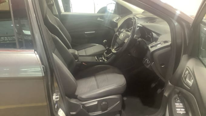 2025 Ford Kuga