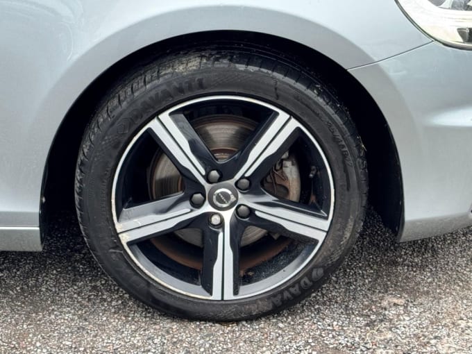 2025 Volvo V40