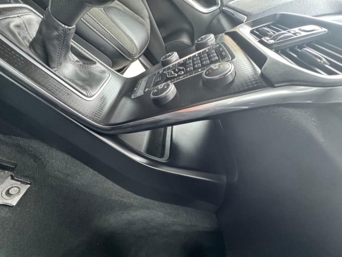 2025 Volvo V40