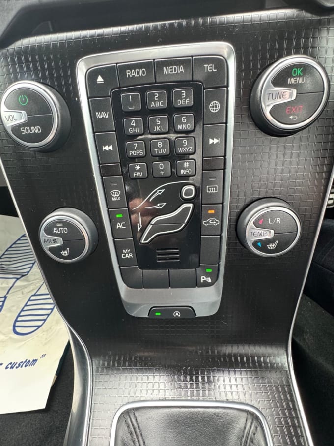 2025 Volvo V40