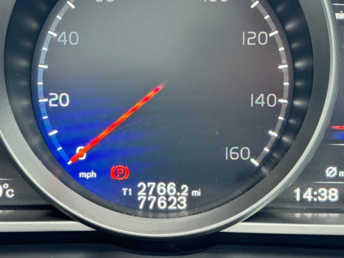 2025 Volvo V40