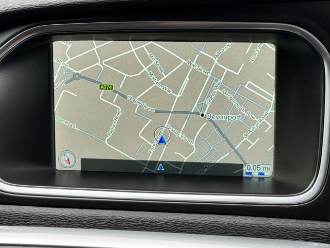 2025 Volvo V40