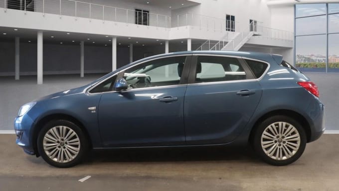 2025 Vauxhall Astra