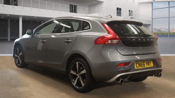 2025 Volvo V40