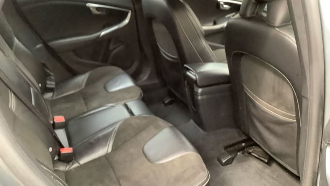 2025 Volvo V40
