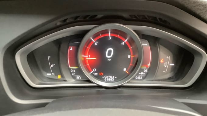 2025 Volvo V40
