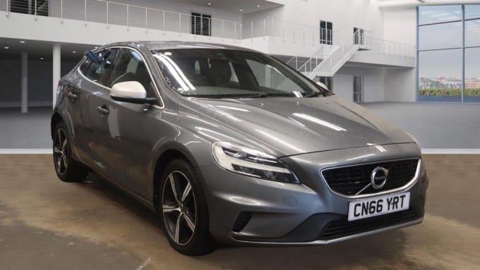 2025 Volvo V40