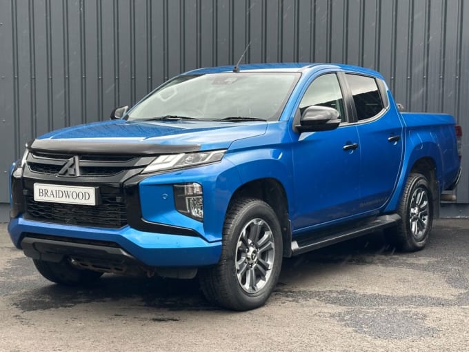 2025 Mitsubishi L200
