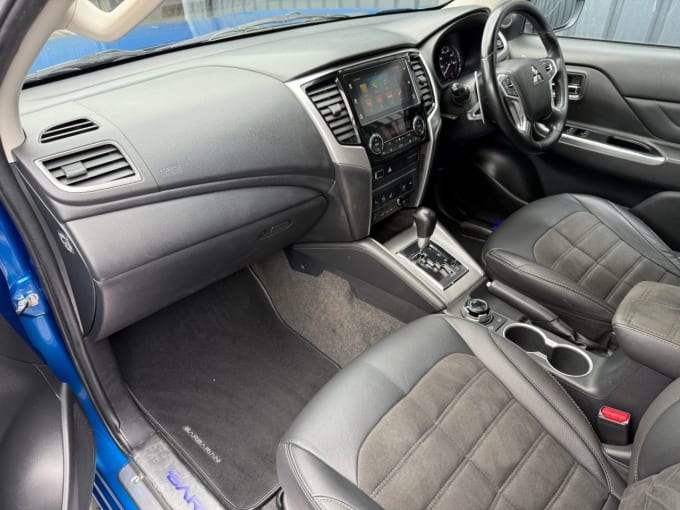 2025 Mitsubishi L200