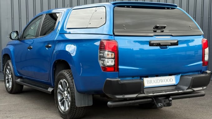 2025 Mitsubishi L200