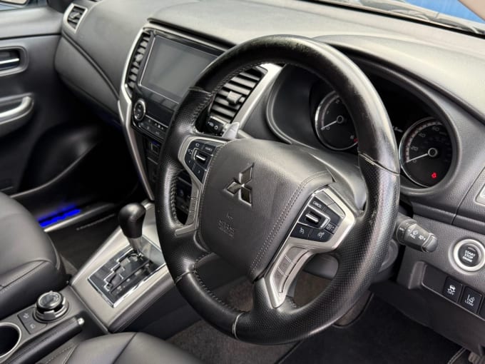 2025 Mitsubishi L200
