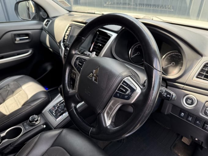 2025 Mitsubishi L200
