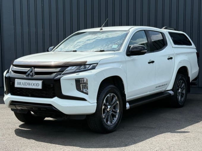 2025 Mitsubishi L200