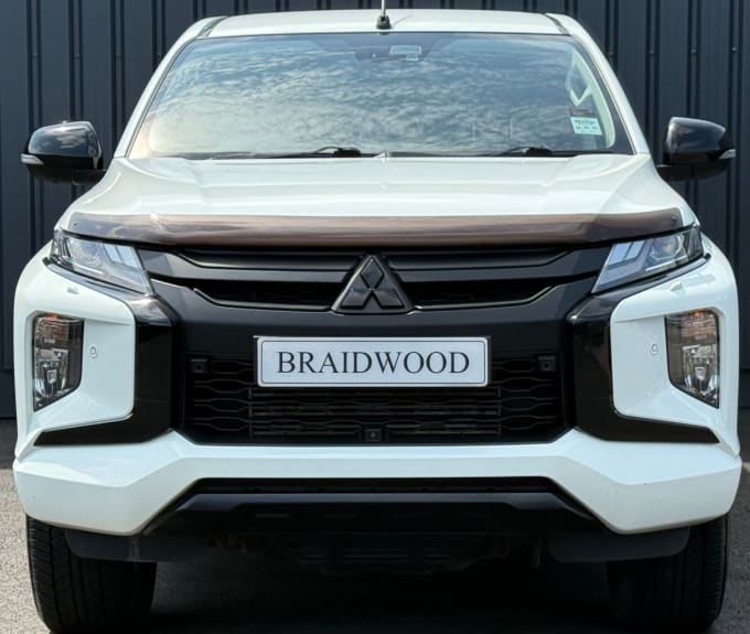 2025 Mitsubishi L200