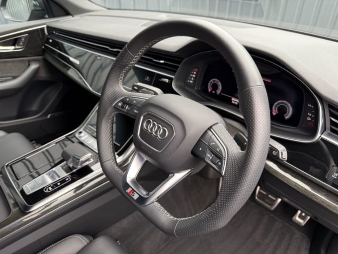 2021 Audi Q8