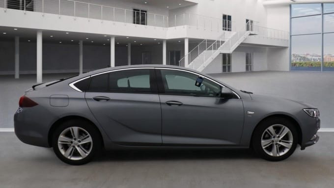 2025 Vauxhall Insignia