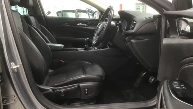 2025 Vauxhall Insignia
