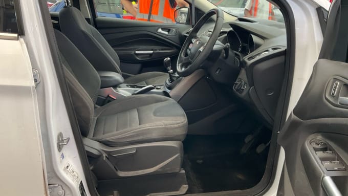 2025 Ford Kuga