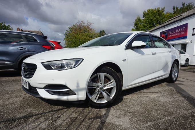 2025 Vauxhall Insignia