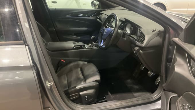 2025 Vauxhall Insignia