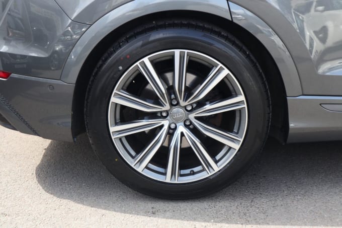 2025 Audi Q8