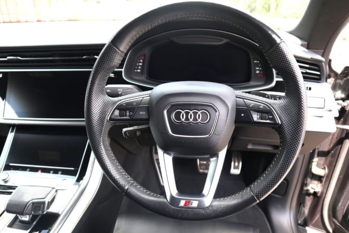2025 Audi Q8