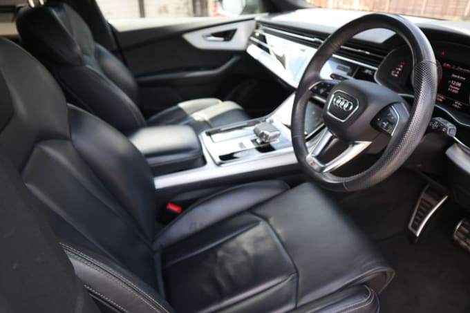 2025 Audi Q8