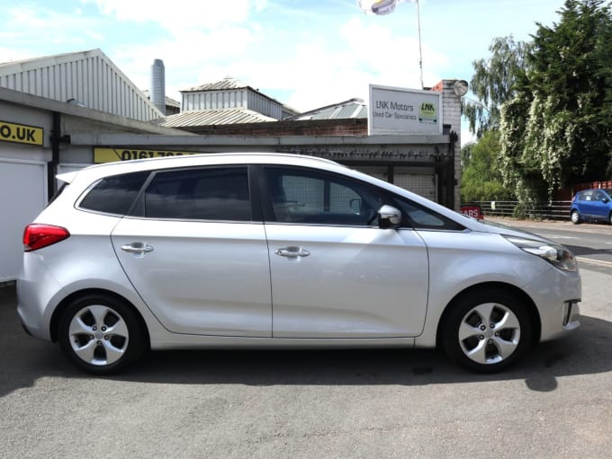 2025 Kia Carens