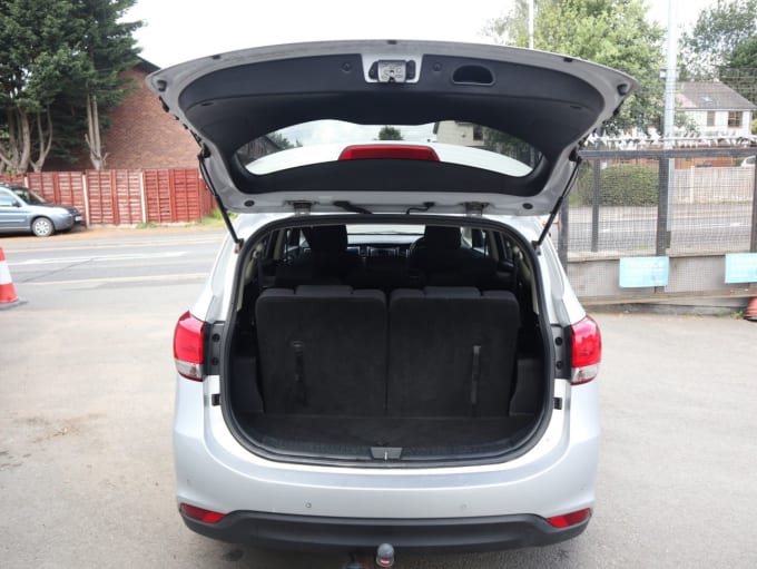 2025 Kia Carens