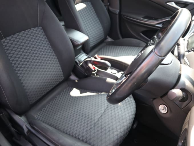 2025 Vauxhall Astra
