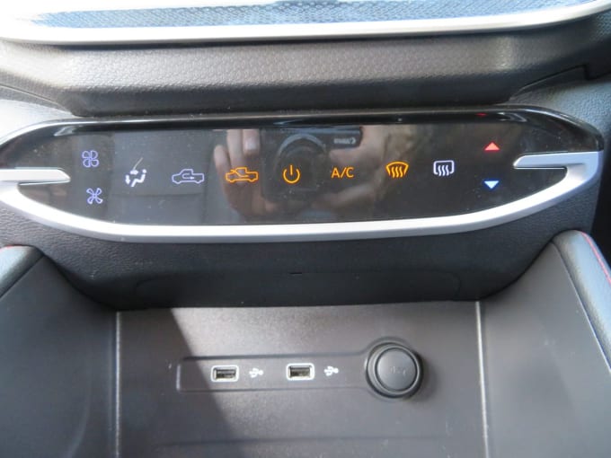 2025 Maxus T90ev