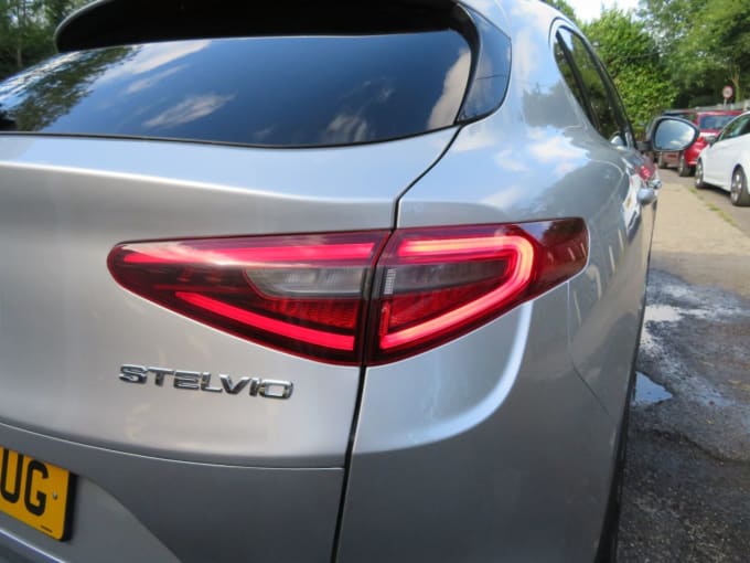2025 Alfa Romeo Stelvio