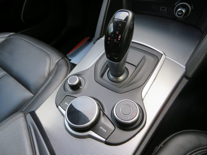 2025 Alfa Romeo Stelvio