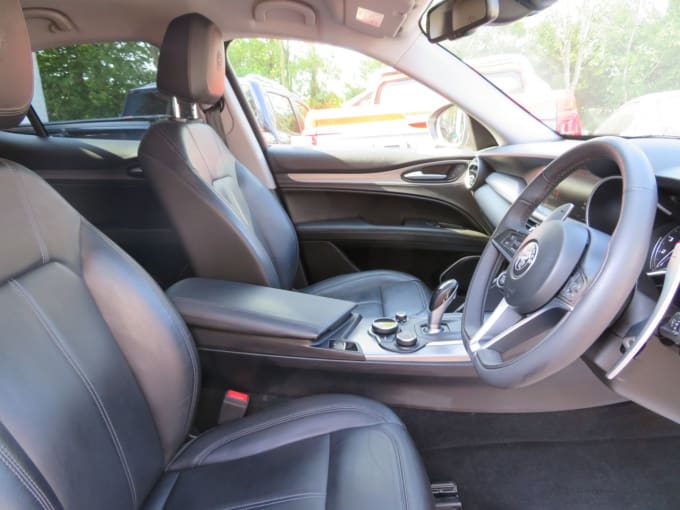 2025 Alfa Romeo Stelvio