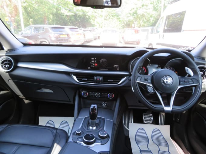 2025 Alfa Romeo Stelvio